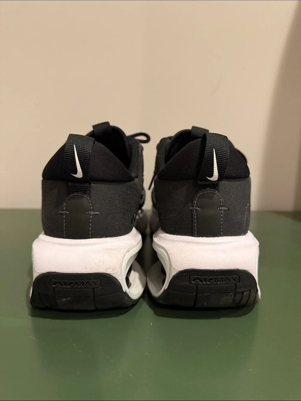 Women’s Black Nike AirMax | 9